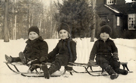 Barbara, Harriet, and Charles Howell